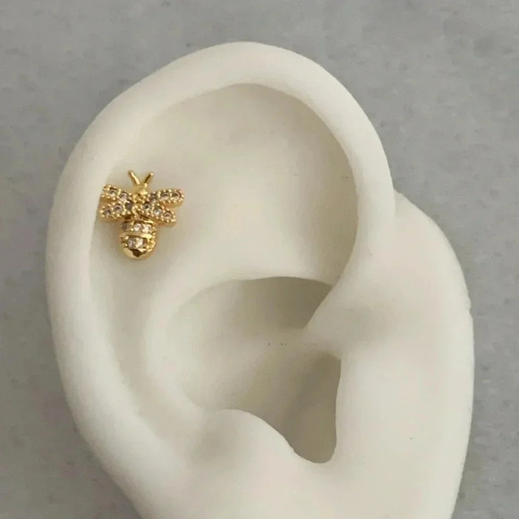 Modest Lu Jewelry - Gold Crystal Bee Cartilage Earring 

Brand New

Stainless Steel